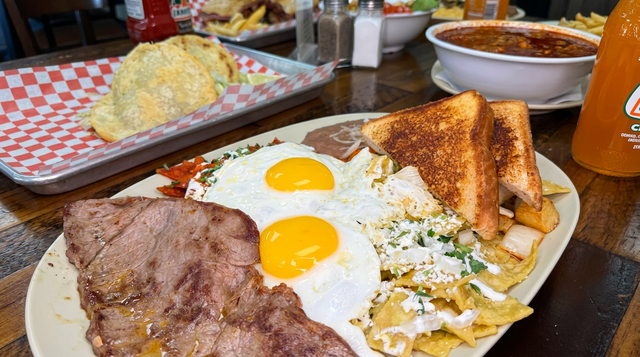 Chilaquiles Divorciados.